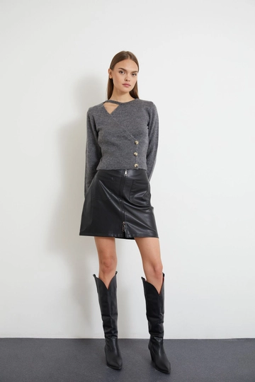 A wholesale clothing model wears  Faux Leather Zipper Mini Length Women's Leather Skirt - Black
, Turkish wholesale  of Newgirl