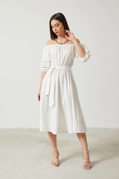 A wholesale clothing model wears new10177-lace-detailed-boat-neck-women's-long-dress-white, Turkish wholesale Dress of Newgirl