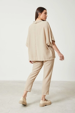 A wholesale clothing model wears new10188-shirt-collar-top-elastic-waist-trousers-women's-summer-suit-beige, Turkish wholesale Suit of Newgirl
