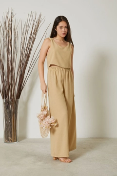 A wholesale clothing model wears new10214-asymmetrical-back-detail-tank-collar-waist-elastic-trousers-women's-summer-suit-beige, Turkish wholesale Suit of Newgirl