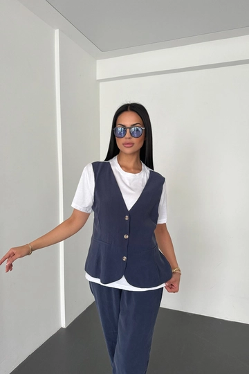 Ein Bekleidungsmodell aus dem Großhandel trägt  Locker Geschnittene Hose  Vorderweste  Detaillierter T-Shirt-Anzug Mit Rundhalsausschnitt – Marineblau
, türkischer Großhandel  von Newgirl