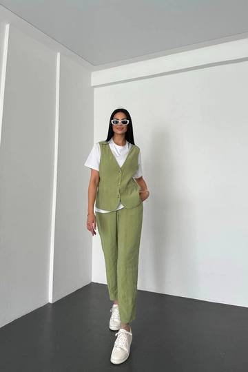 A wholesale clothing model wears  Loose Cut Trousers Front Vest Detailed Crew Neck T-Shirt Set - Khaki
, Turkish wholesale Suit of Newgirl
