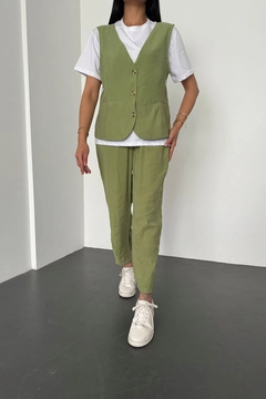 A wholesale clothing model wears new10271-loose-cut-trousers-front-vest-detailed-crew-neck-set-khaki, Turkish wholesale Suit of Newgirl
