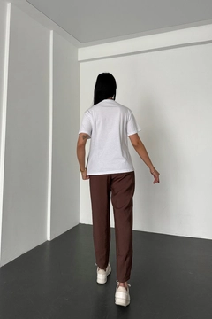 A wholesale clothing model wears new10272-loose-cut-trousers-front-vest-detailed-crew-neck-suit-brown, Turkish wholesale Suit of Newgirl