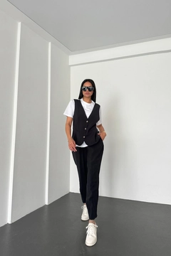 A wholesale clothing model wears new10273-loose-cut-trousers-front-vest-detailed-crew-neck-suit-black, Turkish wholesale Suit of Newgirl