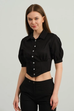 Una modella di abbigliamento all'ingrosso indossa OFO10051 - Shirt-black, vendita all'ingrosso turca di Camicia di Offo