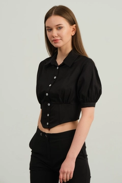 Ένα μοντέλο χονδρικής πώλησης ρούχων φοράει OFO10051 - Shirt-black, τούρκικο Πουκάμισο χονδρικής πώλησης από Offo