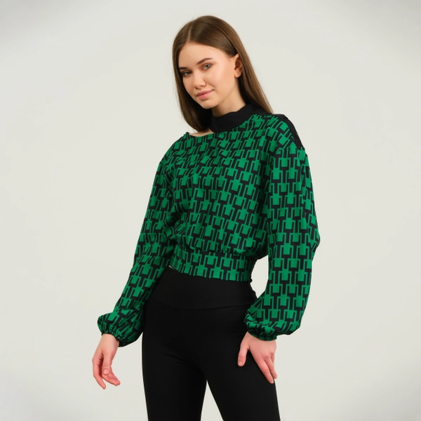 A model wears OFO10146 - Blouse-green, wholesale Blouse of Offo to display at Lonca