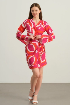 Una modella di abbigliamento all'ingrosso indossa OFO10192 - Dress-fuchsia, vendita all'ingrosso turca di Vestito di Offo