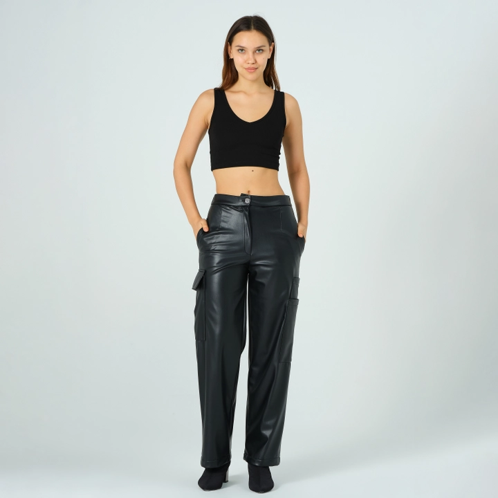A wholesale clothing model wears ofo10431-1326-leather-trousers, Turkish wholesale Pants of Offo