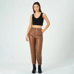 A wholesale clothing model wears ofo10434-leather-trousers-with-elastic-legs, Turkish wholesale Pants of Offo