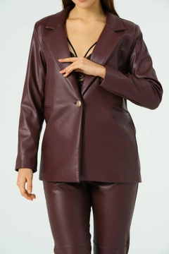A wholesale clothing model wears ofo10444-leather-jacket, Turkish wholesale Jacket of Offo