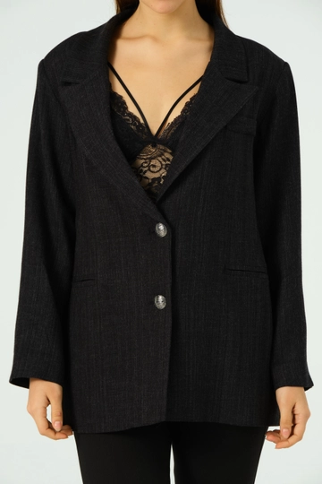 Ein Bekleidungsmodell aus dem Großhandel trägt  Jacke
, türkischer Großhandel Jacke von Offo