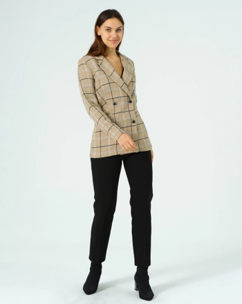A model wears 40441 - MINK-JACKET, wholesale Jacket of Offo to display at Lonca