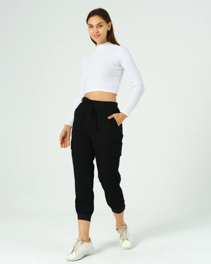 A wholesale clothing model wears 40452 - BLACK-PANTS, Turkish wholesale Pants of Offo