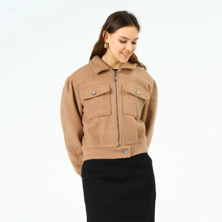 A model wears 40453 - MINK-COAT, wholesale undefined of Offo to display at Lonca
