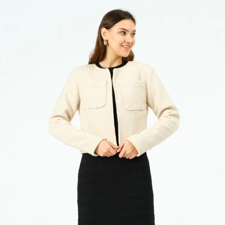 A model wears 40675 - COAT-BEIGE, wholesale undefined of Offo to display at Lonca