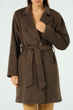 A wholesale clothing model wears 40684 - Coat - Brown, Turkish wholesale Coat of Offo