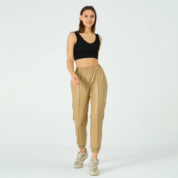 A model wears 40725 - PANTS-BEIGE, wholesale Pants of Offo to display at Lonca