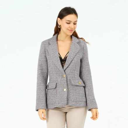 A model wears 40756 - COAT-GRAY, wholesale undefined of Offo to display at Lonca