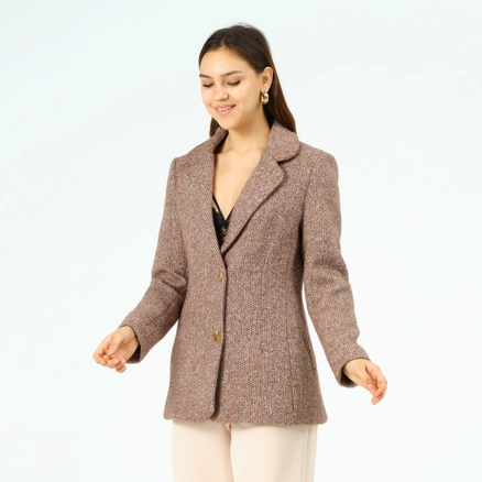 A model wears 40771 - JACKET-BROWN, wholesale undefined of Offo to display at Lonca