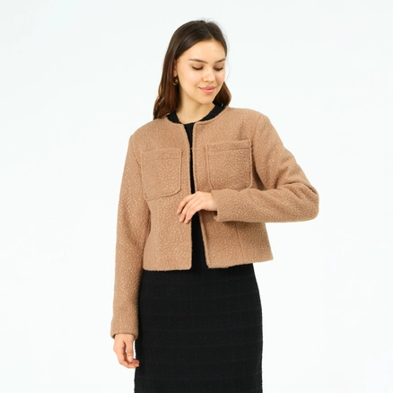 A model wears 40791 - COAT-MINK, wholesale undefined of Offo to display at Lonca