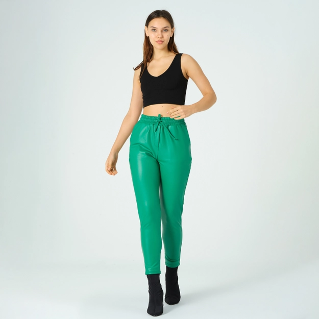 A model wears 40825 - Trousers - Bnt Green, wholesale Pants of Offo to display at Lonca