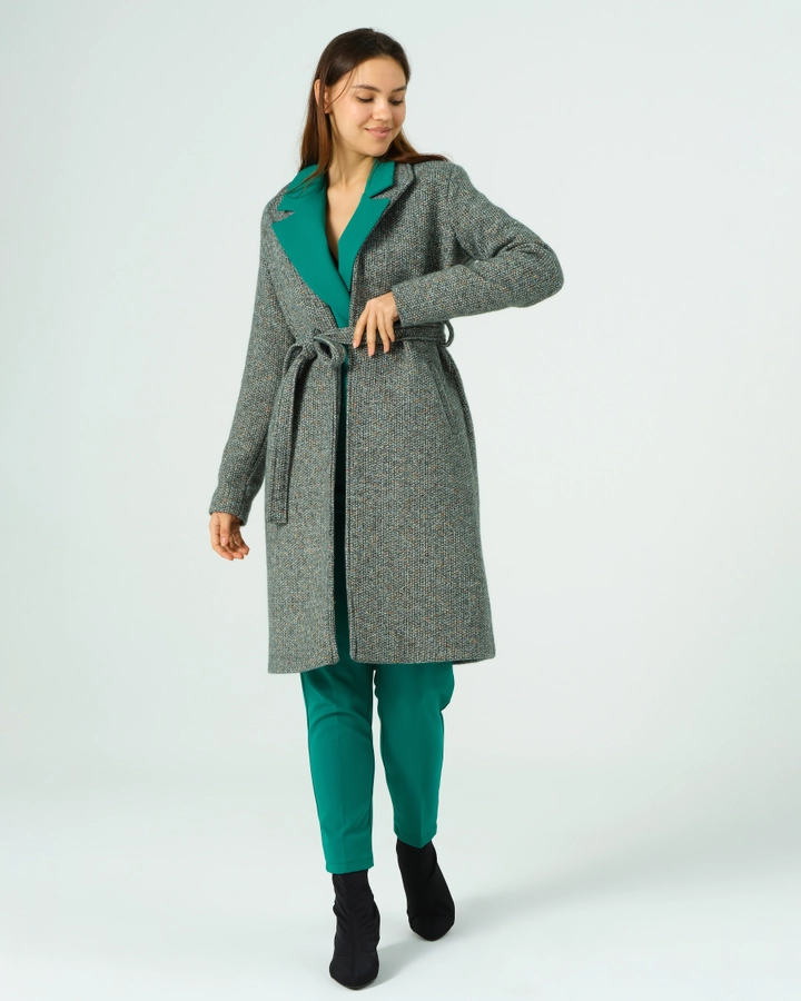 Een kledingmodel uit de groothandel draagt 40934 - Coat - Emerald, Turkse groothandel Jas van Offo