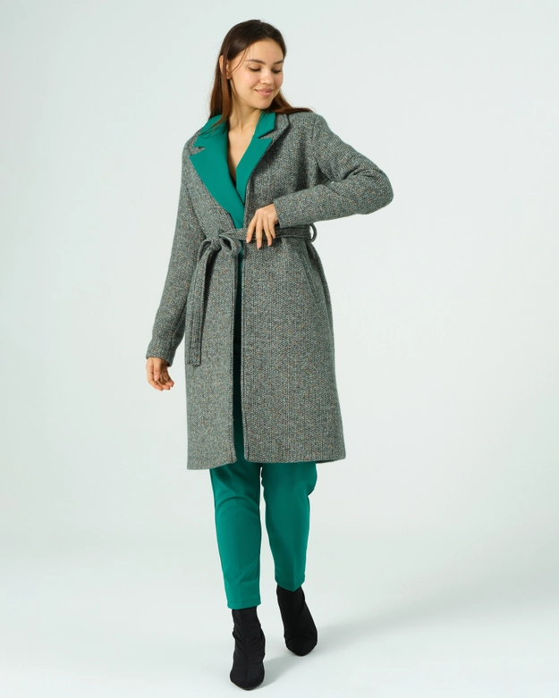 A model wears 40934 - Coat - Emerald, wholesale Overcoat of Offo to display at Lonca
