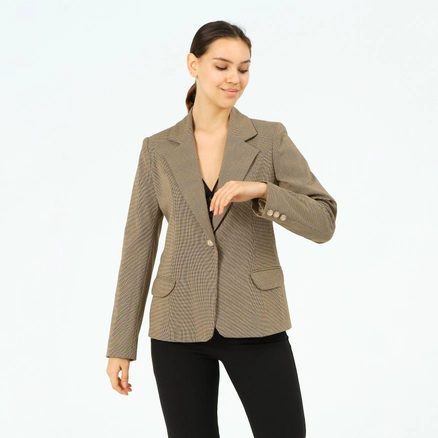 A model wears 40992 - Jacket - Camel, wholesale undefined of Offo to display at Lonca