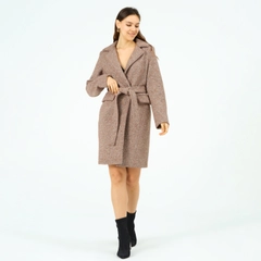A wholesale clothing model wears 40254 - COAT, Turkish wholesale Coat of Offo