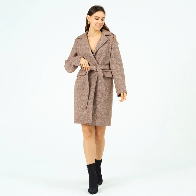 A model wears 40254 - COAT, wholesale Coat of Offo to display at Lonca