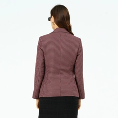 Bir model, Offo toptan giyim markasının 41006 - Jacket - Tan toptan Ceket ürününü sergiliyor.