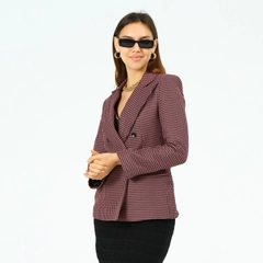 Bir model, Offo toptan giyim markasının 41006 - Jacket - Tan toptan Ceket ürününü sergiliyor.