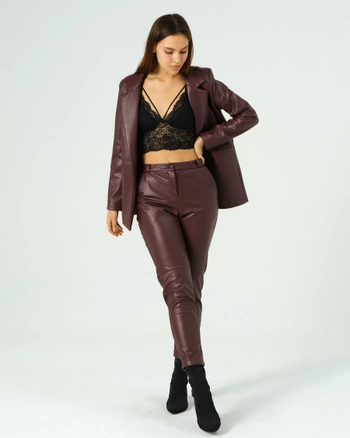 A model wears 42007 - Jacket - Brown, wholesale undefined of Offo to display at Lonca