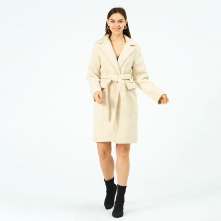 A model wears 41049 - Coat - Beige, wholesale Coat of Offo to display at Lonca