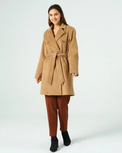 A wholesale clothing model wears 41070 - Coat - Camel, Turkish wholesale Coat of Offo