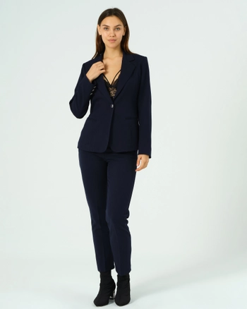 A model wears 41080 - Jacket - Black, wholesale undefined of Offo to display at Lonca
