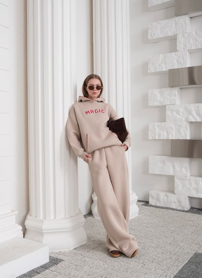 Ouz Fashion Beige Trainingsanzug Mit Oversized Passform Kängurutasche Und Langen Joggern Großhandelskleidung Lässig