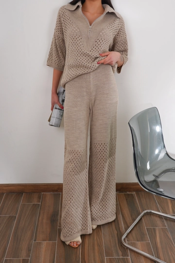 A wholesale clothing model wears  Openwork Zippered Knitwear Set
, Turkish wholesale Suit of PANDA