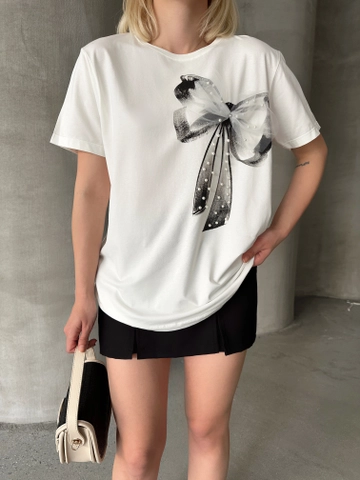 Un mannequin de vêtements en gros porte  T-shirt Avec Nœud
, T-Shirt en gros de PANDA en provenance de Turquie