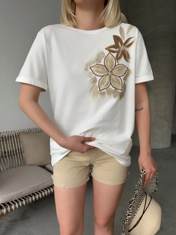 A wholesale clothing model wears  Floral Printed Tshirt
, Turkish wholesale Sweatshirt of PANDA