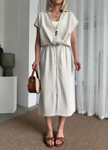 Ένα μοντέλο χονδρικής πώλησης ρούχων φοράει  Λινό Κοστούμι Με Φούστα
, τούρκικο Ταγέρ χονδρικής πώλησης από PANDA