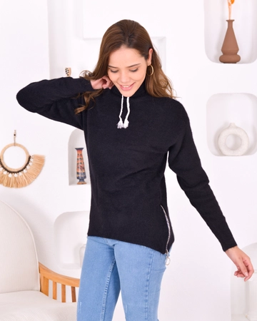 Ein Bekleidungsmodell aus dem Großhandel trägt  Basic-Strickpullover
, türkischer Großhandel Pullover von PANDA
