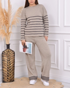 A wholesale clothing model wears pan10034-knitwear-suit-with-trousers, Turkish wholesale Suit of PANDA
