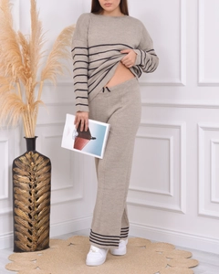 A wholesale clothing model wears pan10034-knitwear-suit-with-trousers, Turkish wholesale Suit of PANDA
