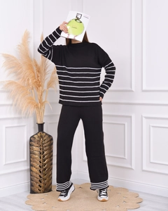 A wholesale clothing model wears pan10037-knitwear-suit-with-trousers, Turkish wholesale Suit of PANDA