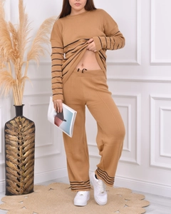 A wholesale clothing model wears pan10038-knitwear-suit-with-trousers, Turkish wholesale Suit of PANDA