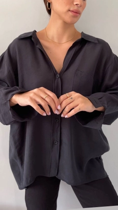 Модел на дрехи на едро носи 30227 - Shirt - Black, турски едро Риза на Perry