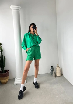 Ένα μοντέλο χονδρικής πώλησης ρούχων φοράει 30229 - Shirt - Green, τούρκικο Πουκάμισο χονδρικής πώλησης από Perry